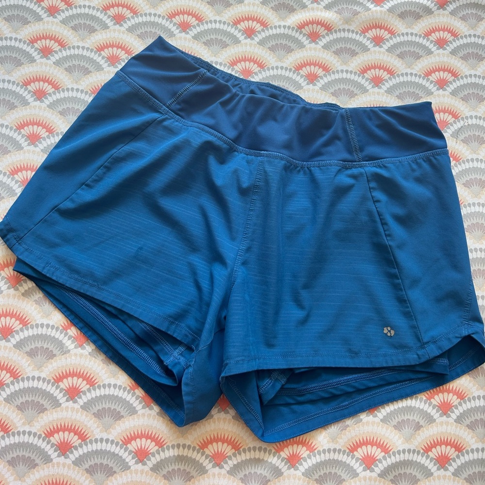 Blue shorts 💙